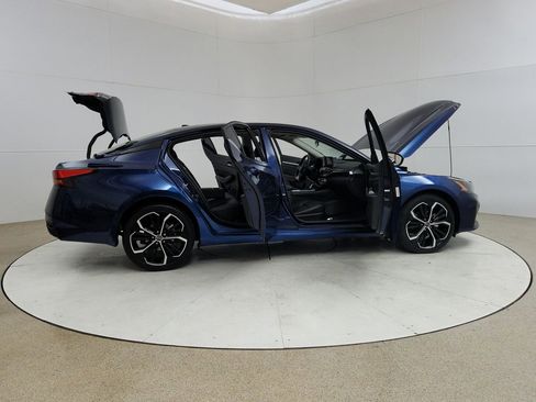 Used 2024 Nissan Altima 2.5 SR w/ SR Premium Package AWD/4WD image 12