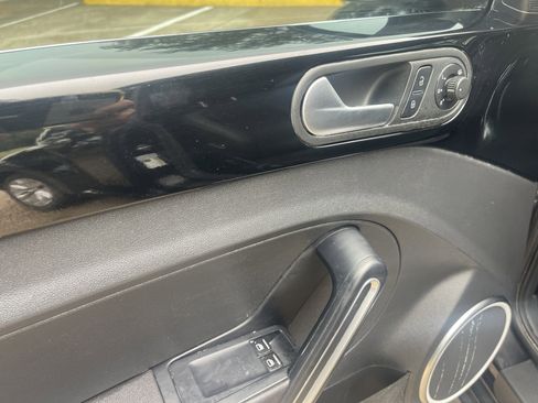 Used 2013 Volkswagen Beetle TDI image 15