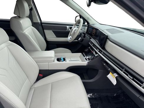 Used 2025 Hyundai Santa Fe SEL FWD image 15