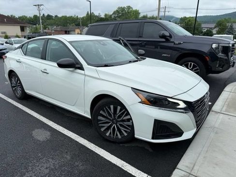 Used 2025 Nissan Altima 2.5 SV FWD image 6