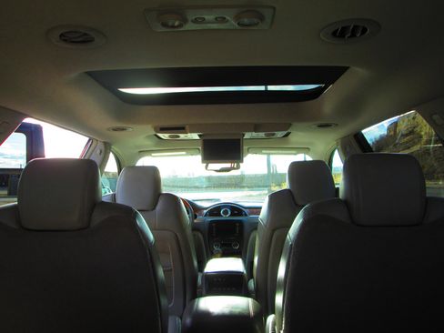 Used 2009 Buick Enclave CXL w/ Entertainment Package #4 image 8