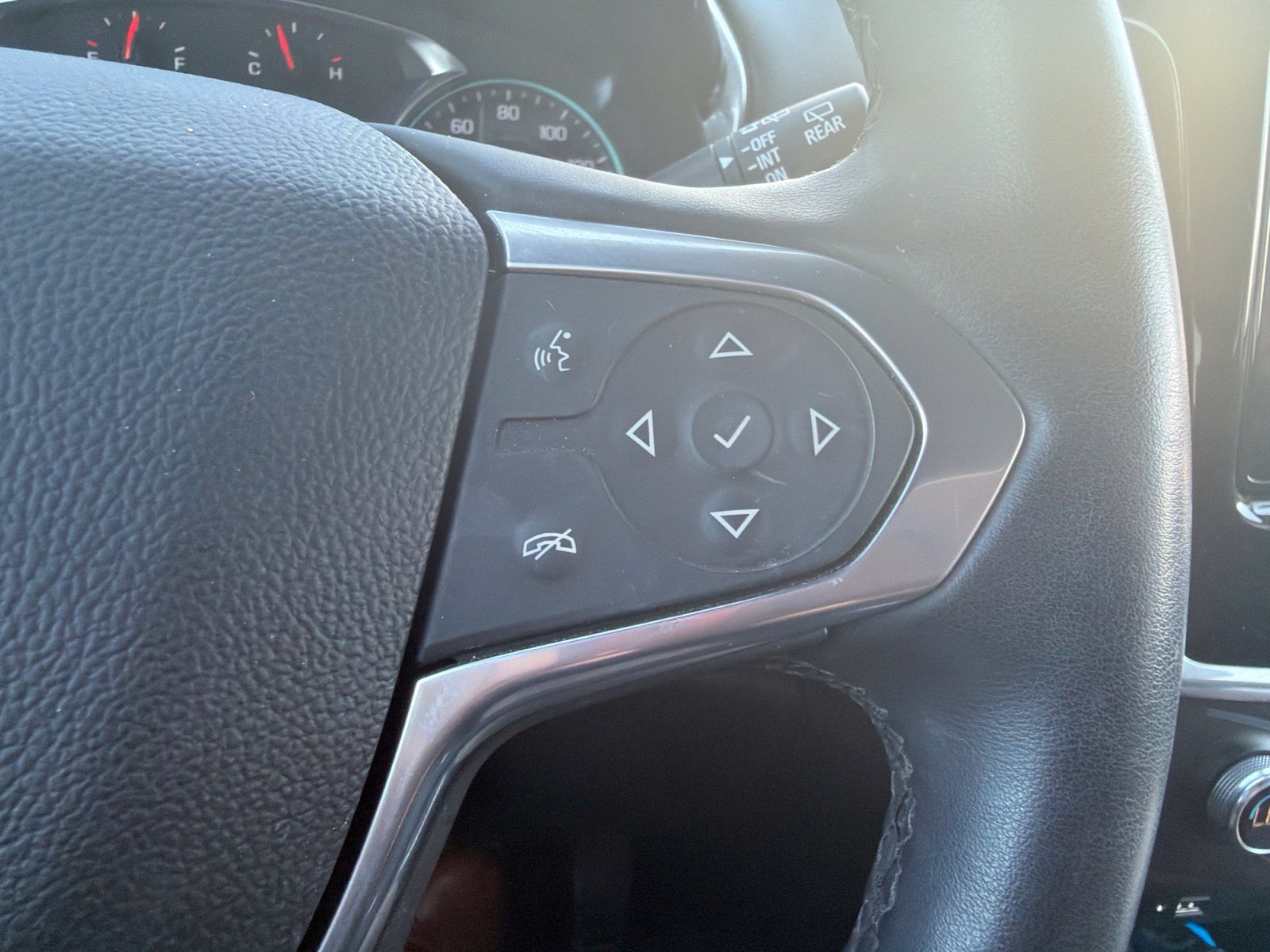 Used 2024 Chevrolet Traverse RS FWD image 29