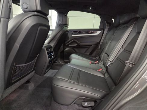 New 2026 Porsche Cayenne Base image 11
