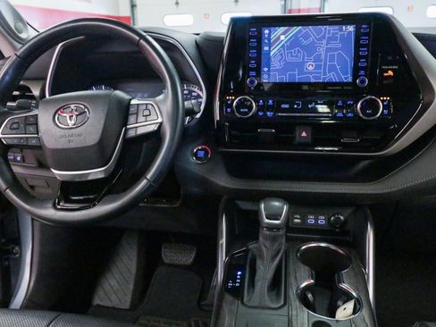 Used 2022 Toyota Highlander Limited image 24