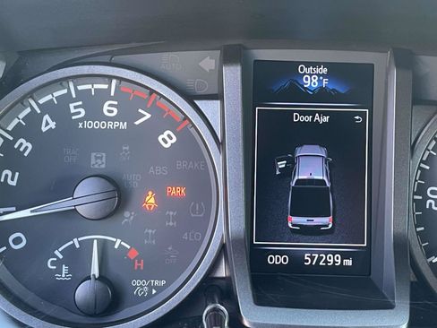 Used 2022 Toyota Tacoma TRD Off-Road AWD/4WD image 19