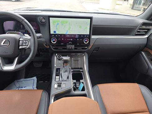 Used 2025 Lexus GX 550 w/ Accessory Package (Z1) image 16