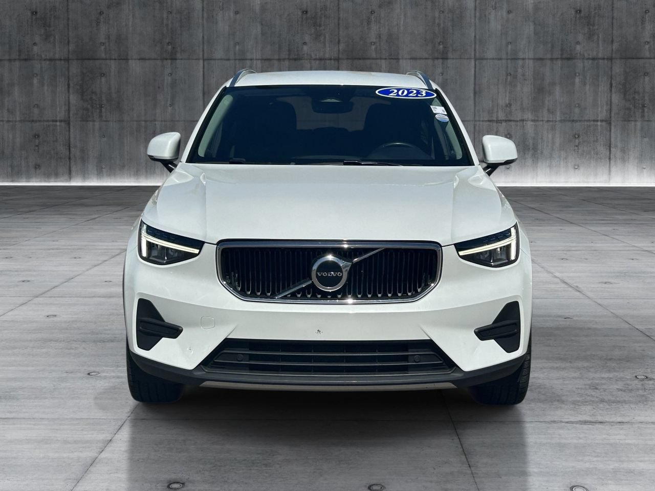 Used 2023 Volvo XC40 B4 Core FWD image 8
