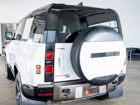 Used 2022 Land Rover Defender 90 X-Dynamic S image 25