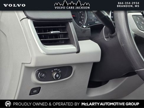 Used 2024 GMC Terrain SLE w/ Driver Convenience Package FWD image 18