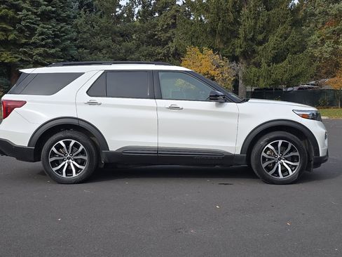 Used 2020 Ford Explorer ST w/ Premium Technology Package image 3