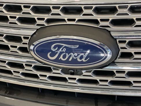 Used 2023 Ford Explorer Limited image 10