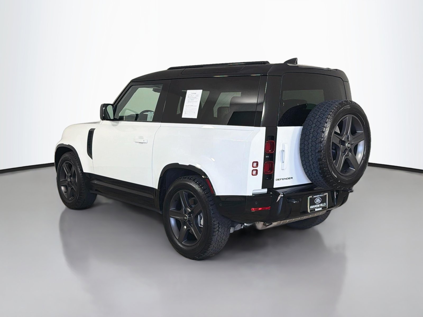 Used 2024 Land Rover Defender 90 X-Dynamic SE AWD/4WD image 3