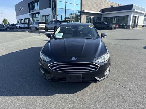 Used 2020 Ford Fusion SE w/ Equipment Group 151A FWD image 2