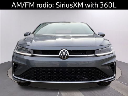 Used 2025 Volkswagen Jetta SE image 3