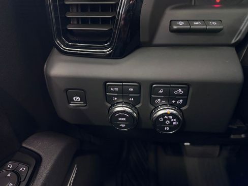 Certified 2025 GMC Sierra 2500 AT4 w/ AT4 Premium Plus Package AWD/4WD image 22
