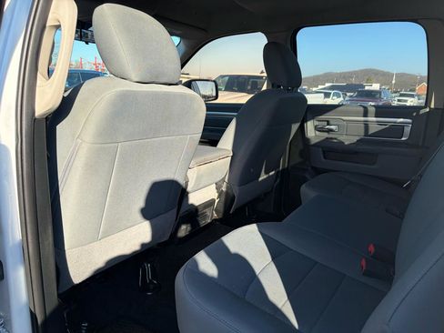 Used 2018 RAM 1500 Classic SLT image 15