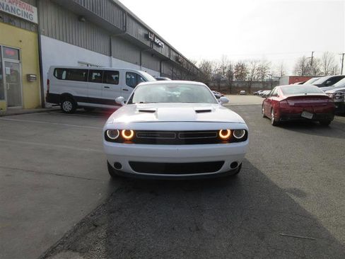 Used 2022 Dodge Challenger SXT image 28