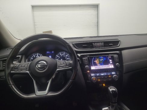Used 2018 Nissan Rogue SV w/ Premium Package FWD image 22