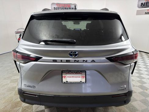 Used 2024 Toyota Sienna XLE image 5