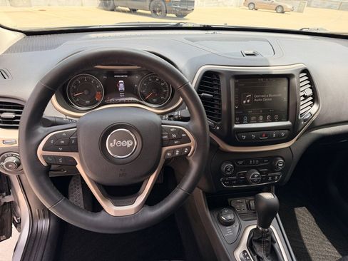 Used 2015 Jeep Cherokee Limited w/ Luxury Group AWD/4WD image 11