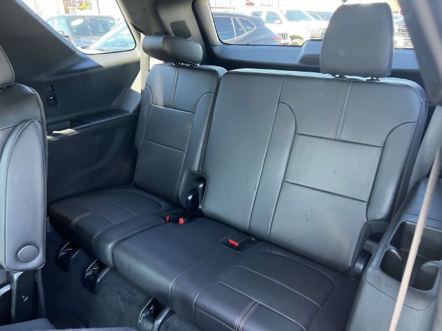 Used 2023 Chevrolet Traverse RS AWD/4WD image 12