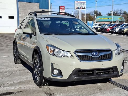 Used 2017 Subaru Crosstrek 2.0i Premium image 2
