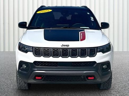 Used 2025 Jeep Compass Trailhawk w/ Trailhawk Convenience Group AWD/4WD image 3