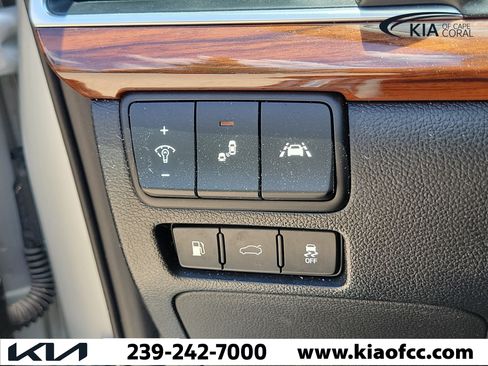 Used 2017 Kia Cadenza Technology FWD image 22
