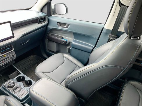 Used 2025 Ford Maverick Lobo image 23