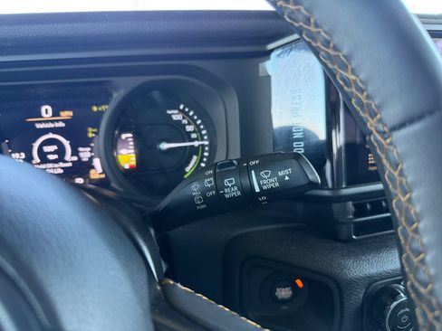 Used 2024 Jeep Wrangler Unlimited AWD/4WD image 22