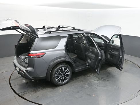 New 2026 Nissan Pathfinder Platinum FWD image 46