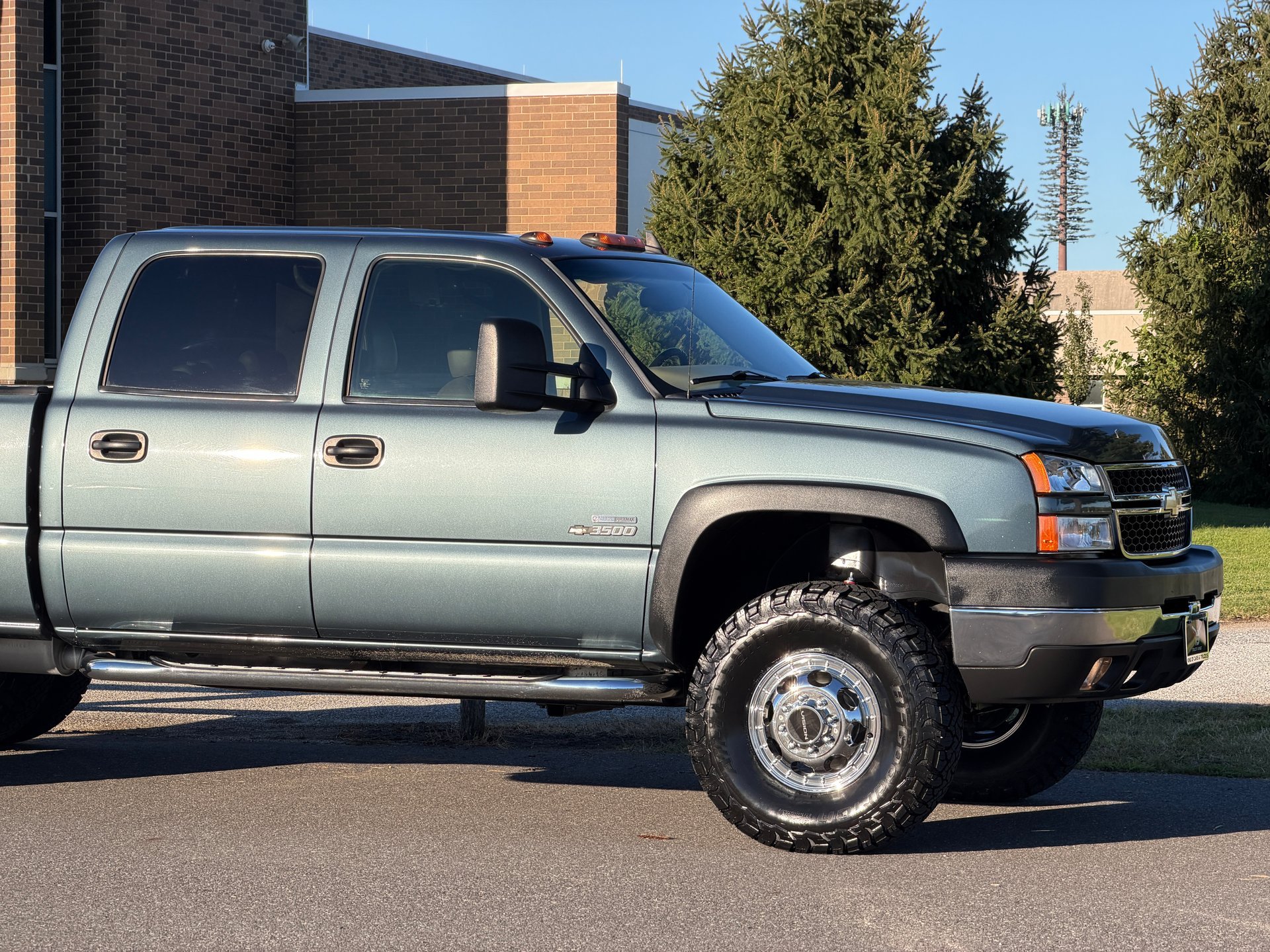 Used 2006 Chevrolet Silverado 3500 LT w/ Heavy-Duty Power Package AWD/4WD image 3