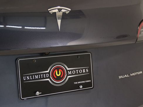 Used 2022 Tesla Model Y Long Range AWD/4WD image 4