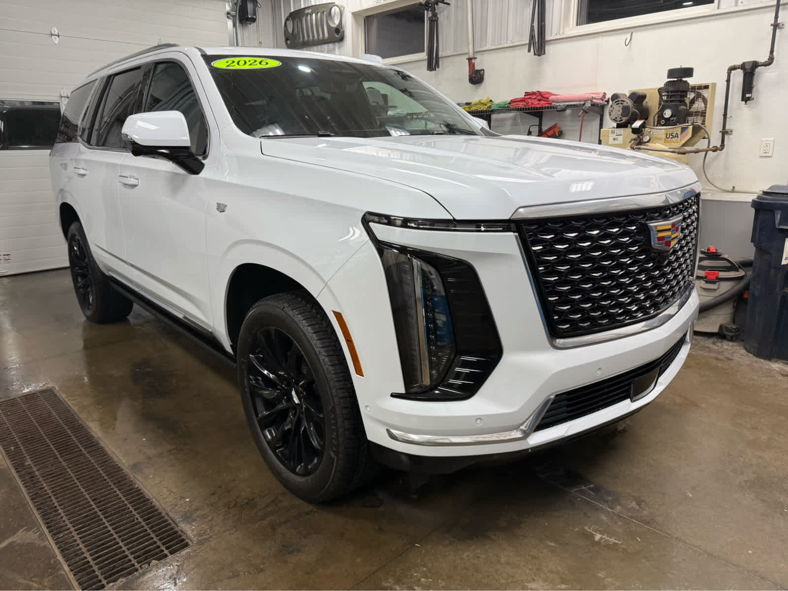 Used 2026 Cadillac Escalade Luxury w/ LPO, Floor Liner Package AWD/4WD image 3