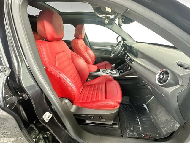 Used 2023 Alfa Romeo Stelvio Veloce AWD/4WD image 30