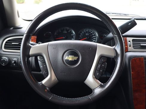 Used 2014 Chevrolet Suburban LT w/ Luxury Package AWD/4WD image 18