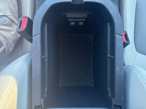 Used 2019 Toyota RAV4 XLE Premium image 26