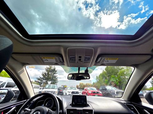Used 2016 MAZDA MAZDA3 i Touring w/ Popular Equipment Package FWD image 26