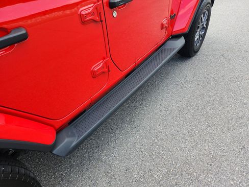 Used 2025 Jeep Wrangler Unlimited Sahara AWD/4WD image 6