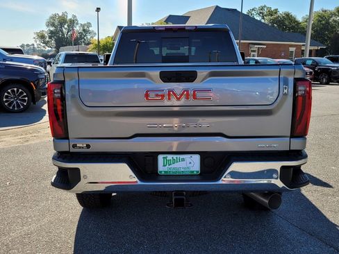 New 2025 GMC Sierra 2500 SLT image 7