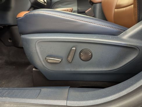 Used 2022 Ford Maverick Lariat w/ Lariat Luxury Package image 12