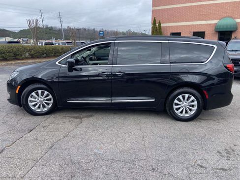 Used 2017 Chrysler Pacifica Touring-L image 24