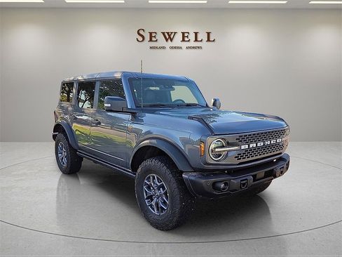 New 2025 Ford Bronco Badlands image 6