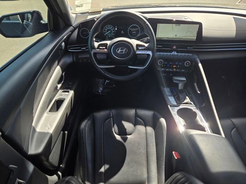 Used 2025 Hyundai Elantra Limited FWD image 18