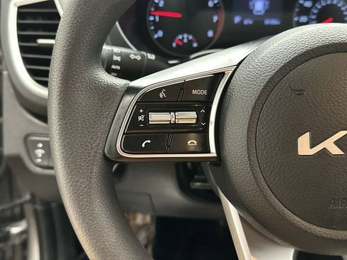 Used 2023 Kia Seltos LX image 8