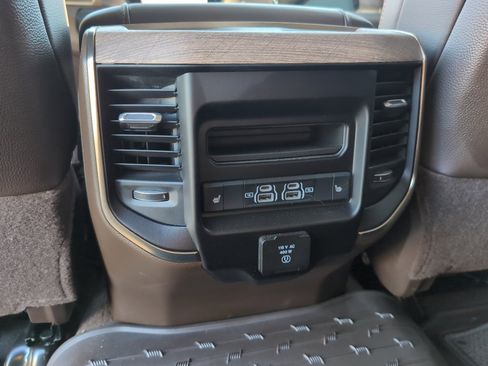 New 2025 RAM 2500 Limited image 32