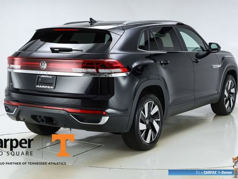 Used 2025 Volkswagen Atlas Cross Sport SE w/ Panoramic Sunroof Package image 9