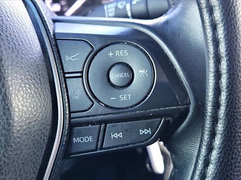 Used 2018 Toyota Camry SE image 9