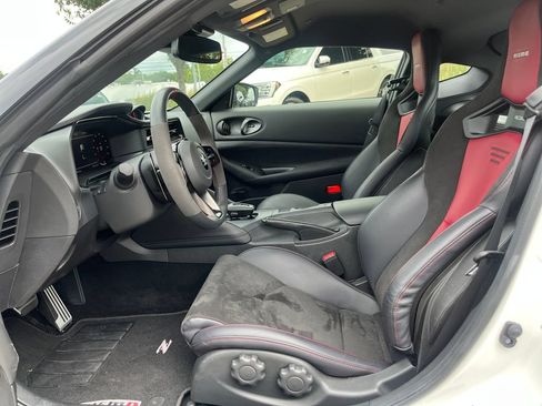 Certified 2025 Nissan Z NISMO w/ Floor Mat Package RWD image 9