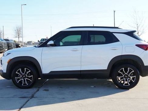 Used 2022 Chevrolet TrailBlazer ACTIV w/ Technology Package image 6